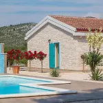 Apartamento Tovarovica