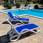 Tovarovica Apartamento *